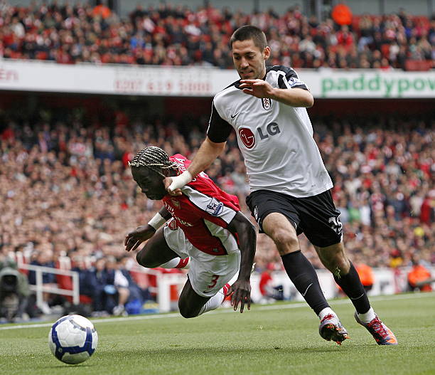 对其人格进 对其人格进