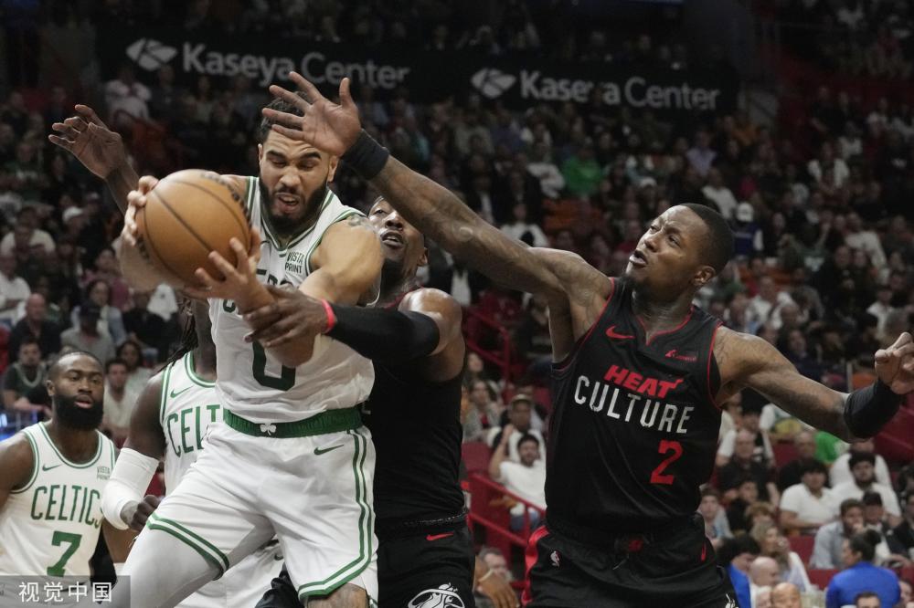 对其人格进 对其人格进